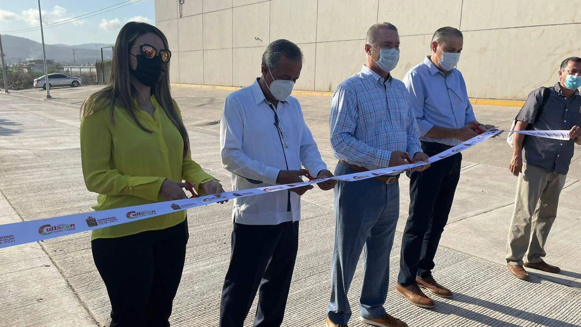 Inaugura Quirino otro acceso en la central de abastos